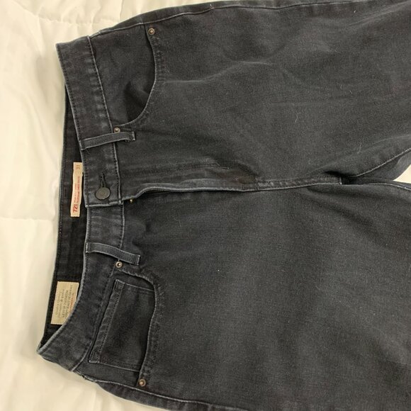 Levi’s Premium Women’s 721 High-Rise Black Skinny Jeans – Classic Slim Fit Denim - Picture 4 of 10